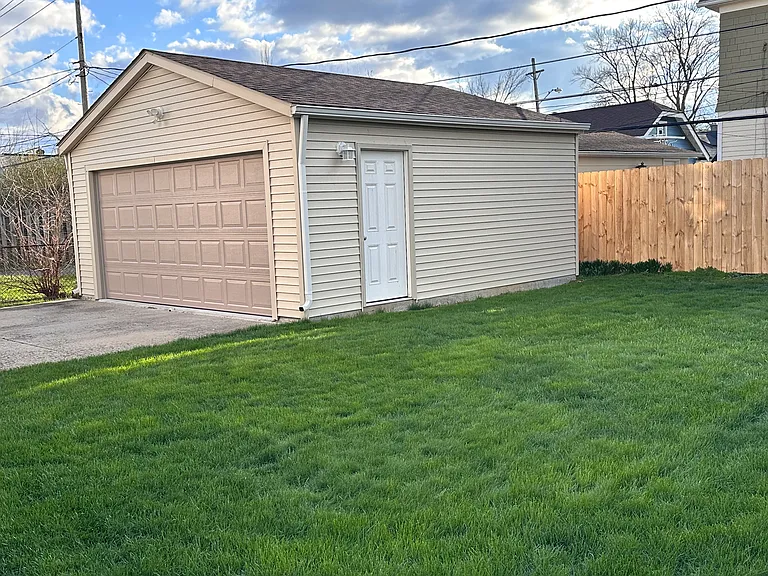 2170 Carabel Ave — Photo 9