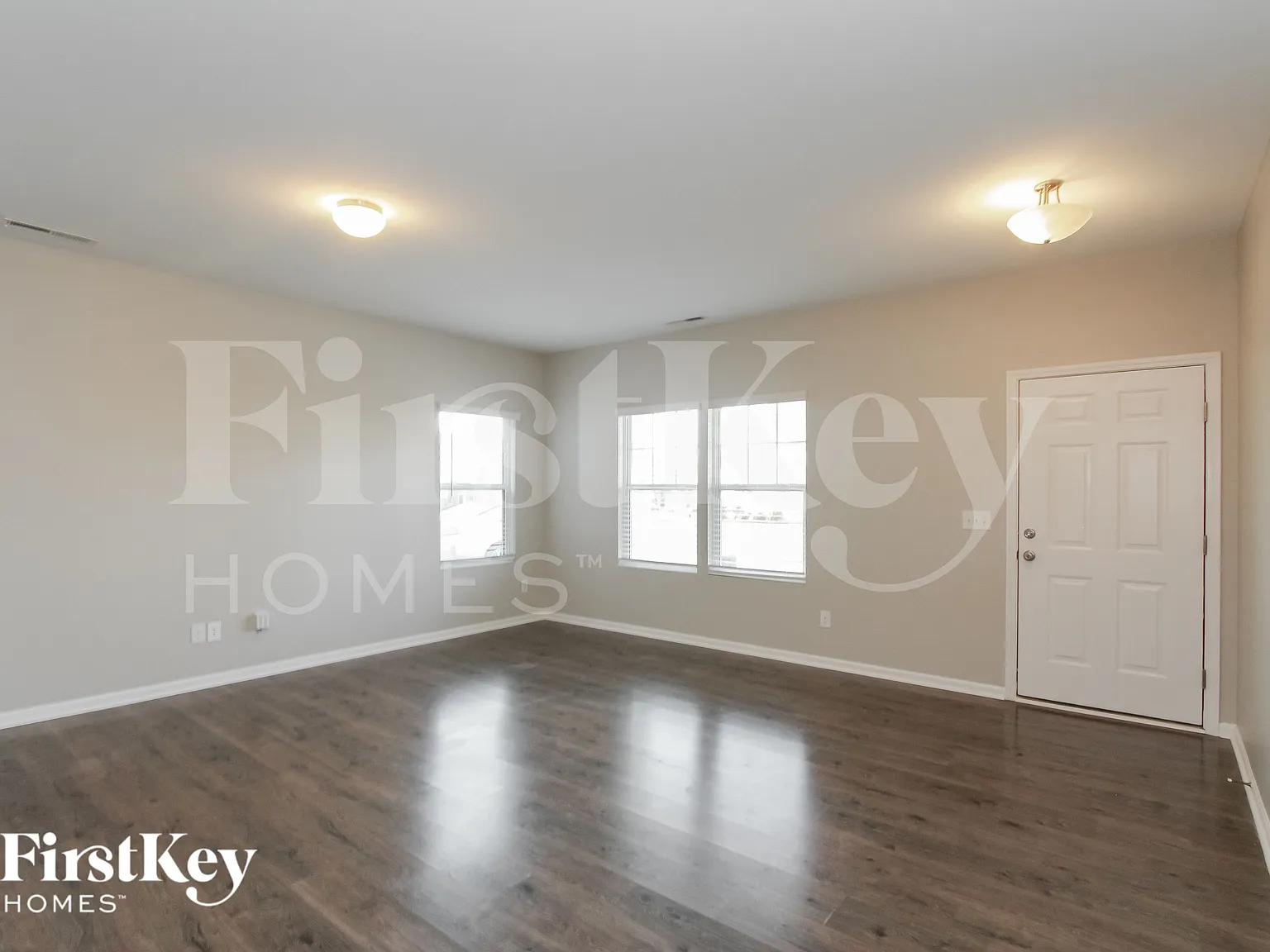 4 bed, 2.5 bath, 2040 sqft, $1,890 — Photo 3