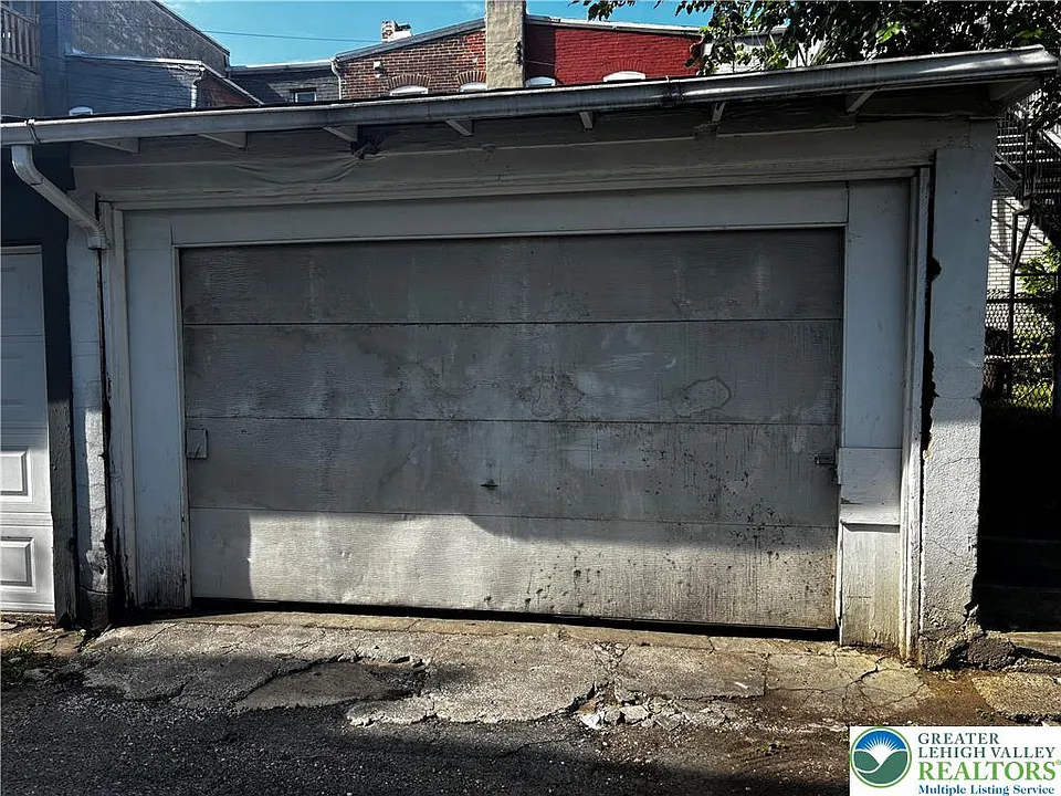 518 W Tilghman St #GARAGE