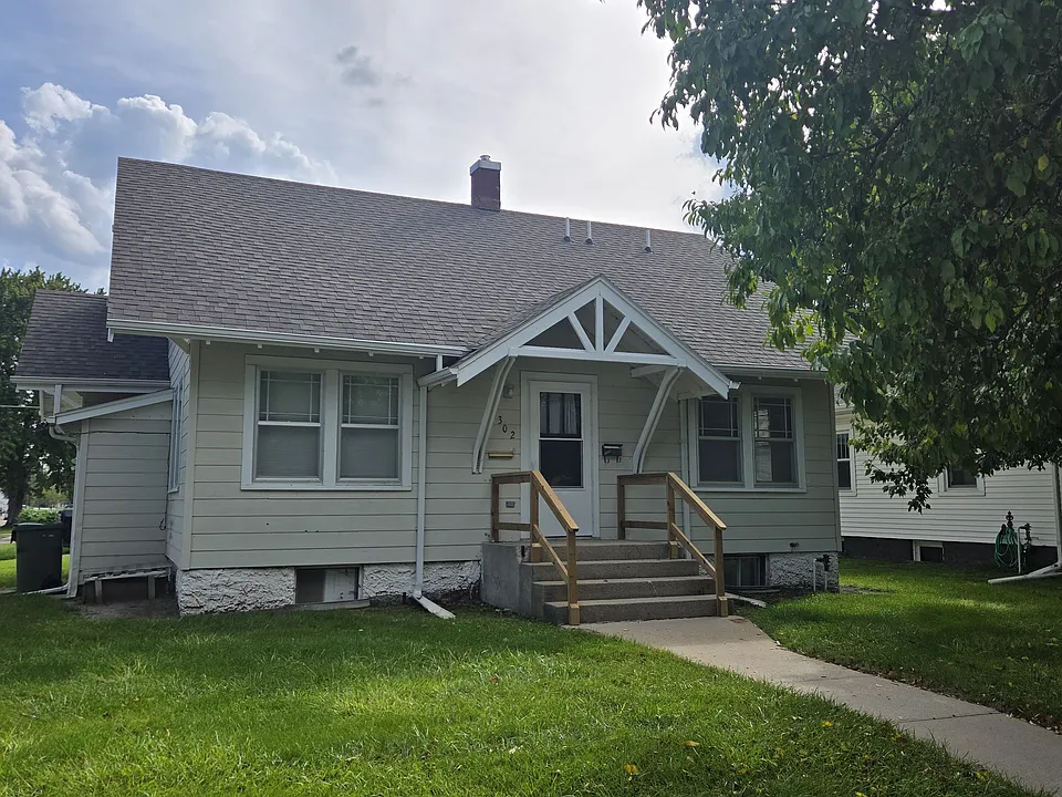 302 W 27th St