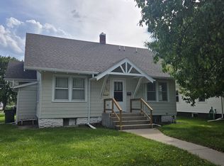 302 W 27th St, Kearney, NE 68845