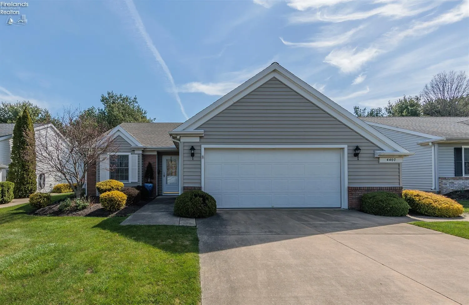 4407 Woodridge Dr photo 1
