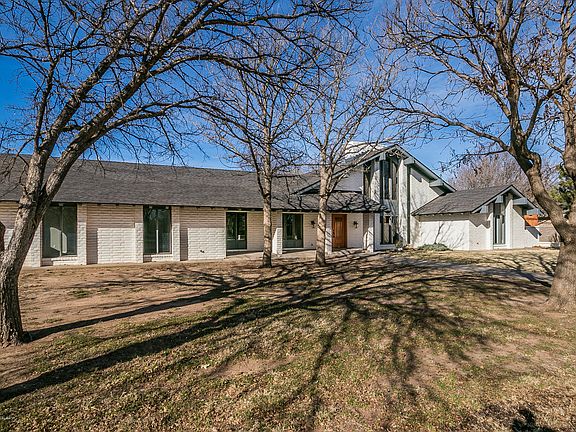2nd image of 133 Liveoak St