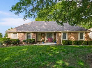 1801 NE Abbey Ln, Lees Summit, MO 64086