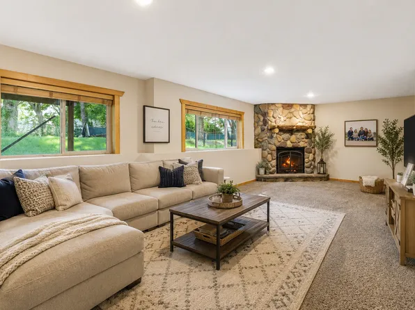 9918 Kiwi Ave N, Brooklyn Park, MN 55443