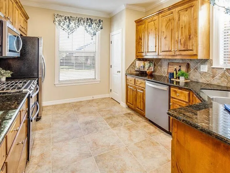 3922 Devrne Dr — Photo 9