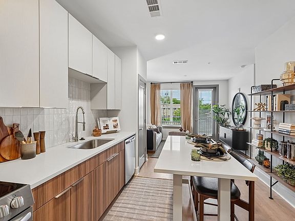 3rd image of 3558 Elm St #1101