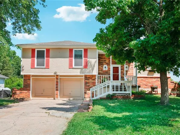 1604 Blueberry Dr, Harrisonville, MO 64701