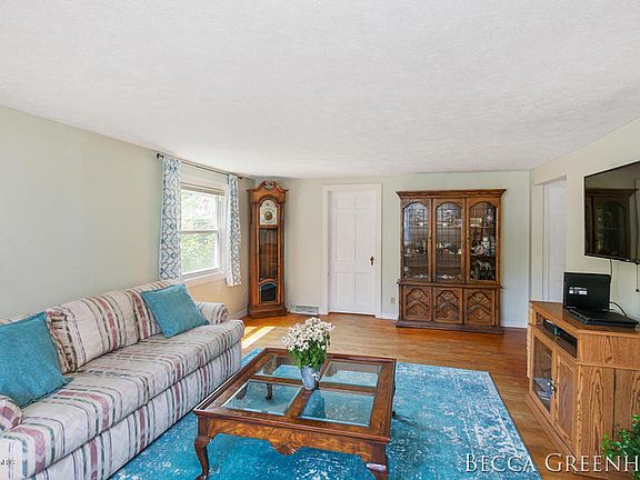 5th image of 3055 Charlesgate Ave SW
