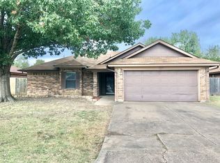229 Freedom Ln, Arlington, TX 76002