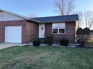 195 Northview Dr, Highland, IL 62249