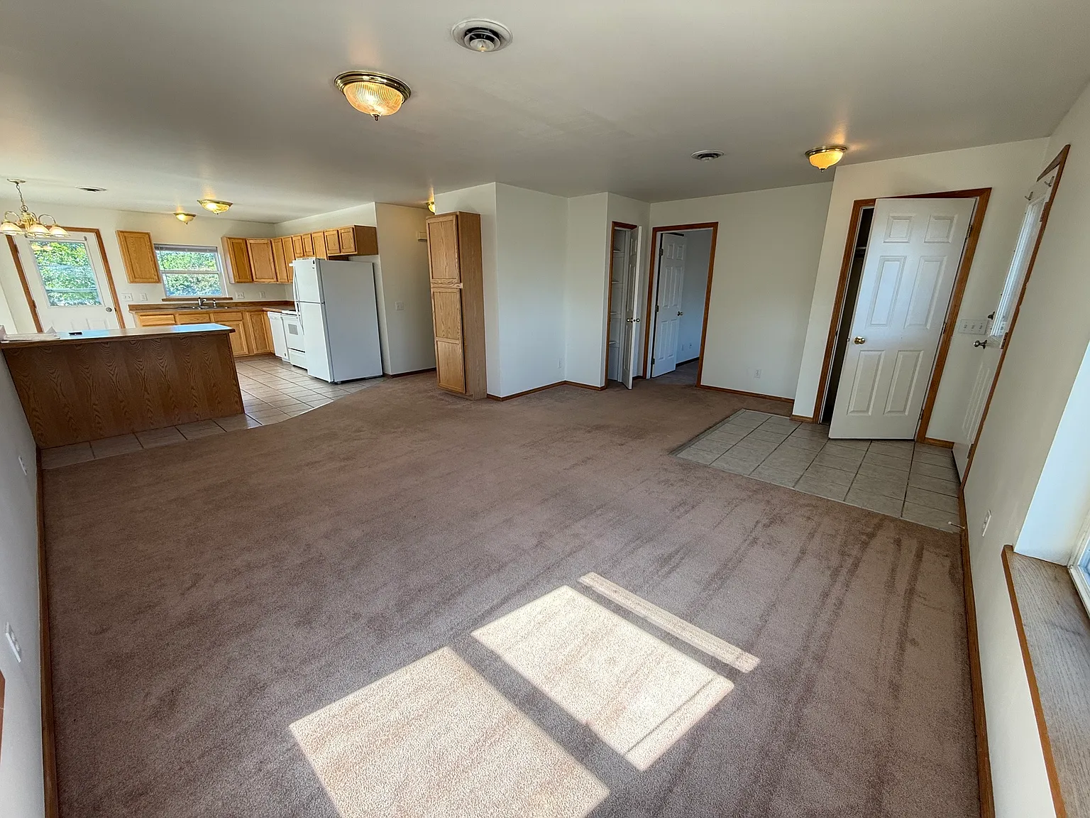 3 bed, 1.5 bath, $2,100 — Photo 4