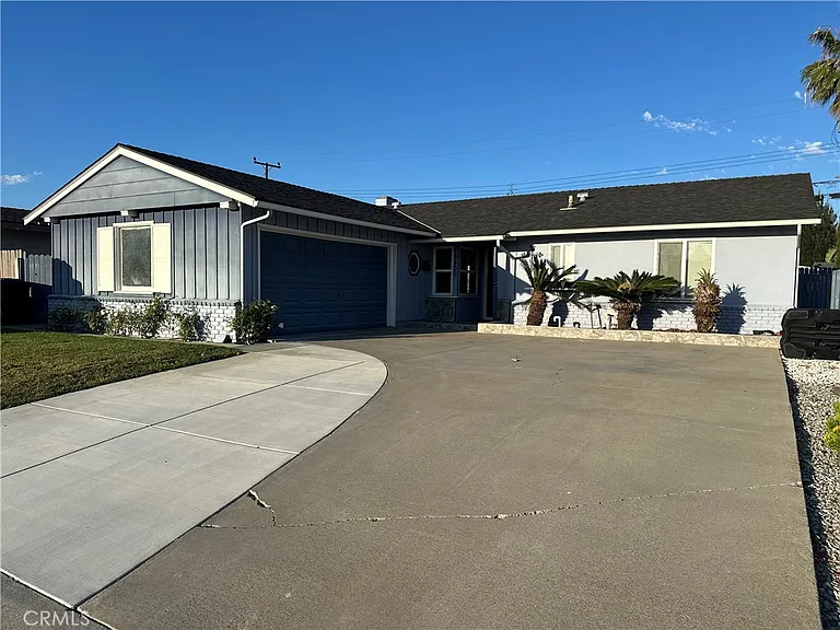 16400 Dana Cir — Photo 1