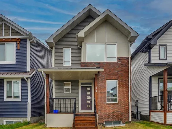 44 Seton Vlg SE, Calgary, AB T3M 3G6