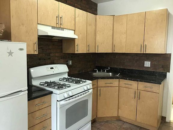 4th image of 297 Pleasant Ave Frnt 2