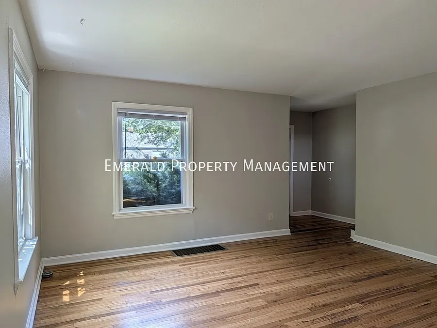 3 bed, $1,325 — Photo 3