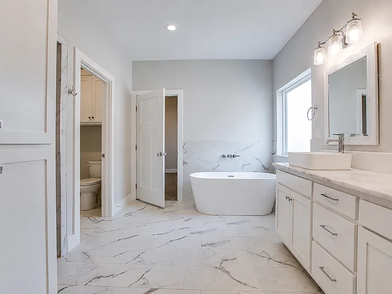 2610 Oak Hills Trl — Photo 14