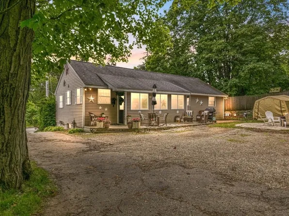 5 Haverhill Rd, Amesbury, MA 01913