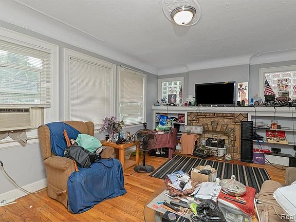 5th image of 5731 Somerset Ave