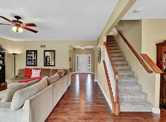 5th image of 208 Hillsboro Ct