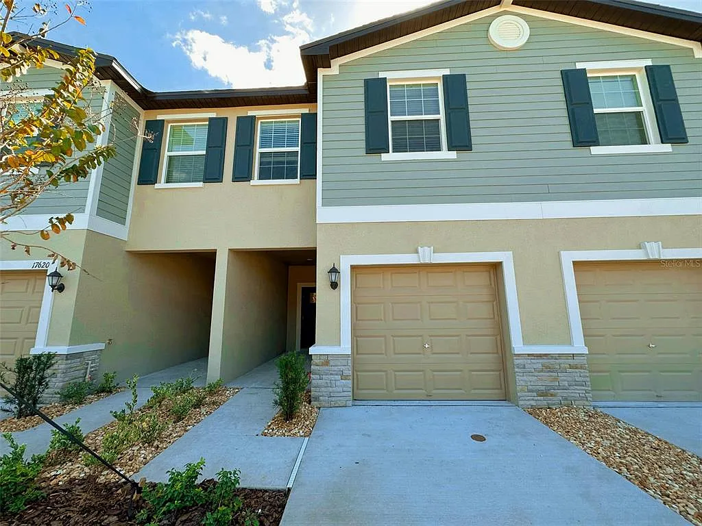 3 bed, 2.5 bath, 1634 sqft, $1,950 — Photo 3