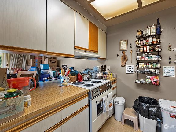 5th image of 4214 84th Street NE #21