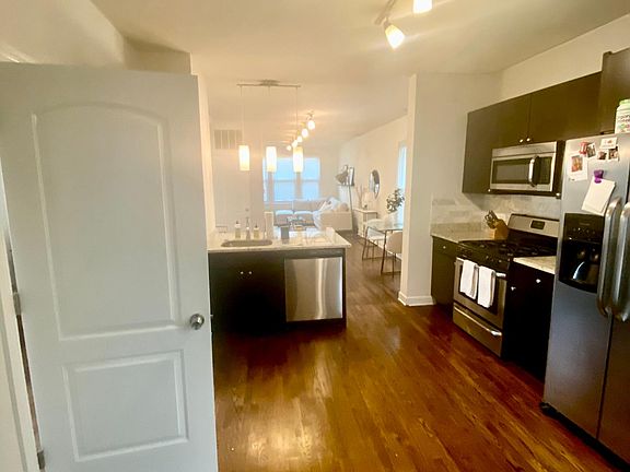 4th image of 854 W Armitage Ave #3