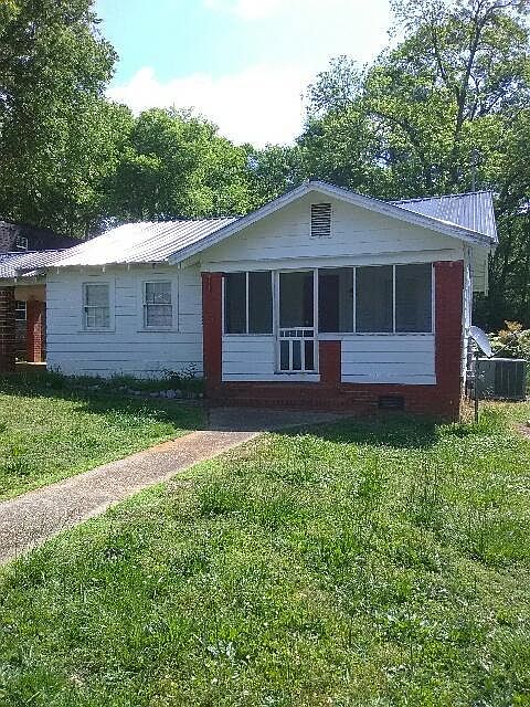 407 Church Ave NE