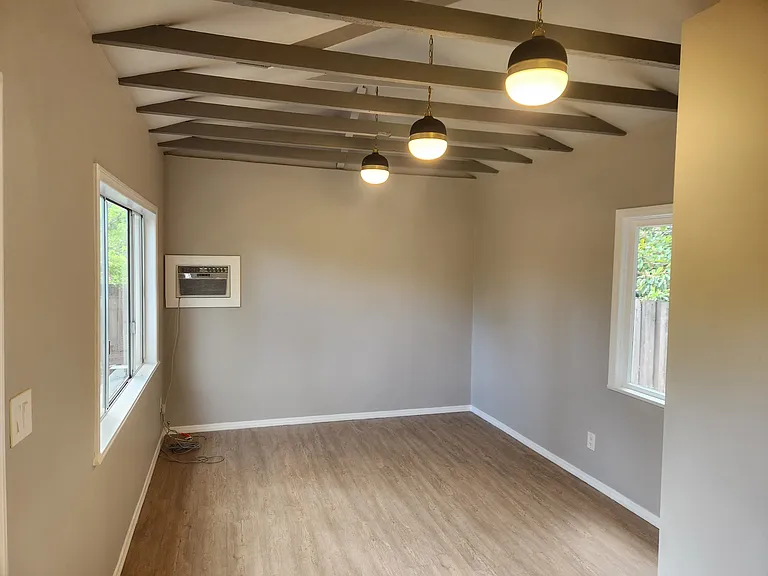 1635 Del Valle Ave — Photo 6