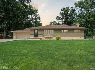 7978 Church Rd, Grosse Ile, MI 48138