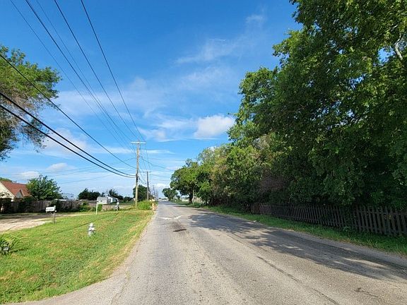 3rd image of 425 Garden Acres Dr