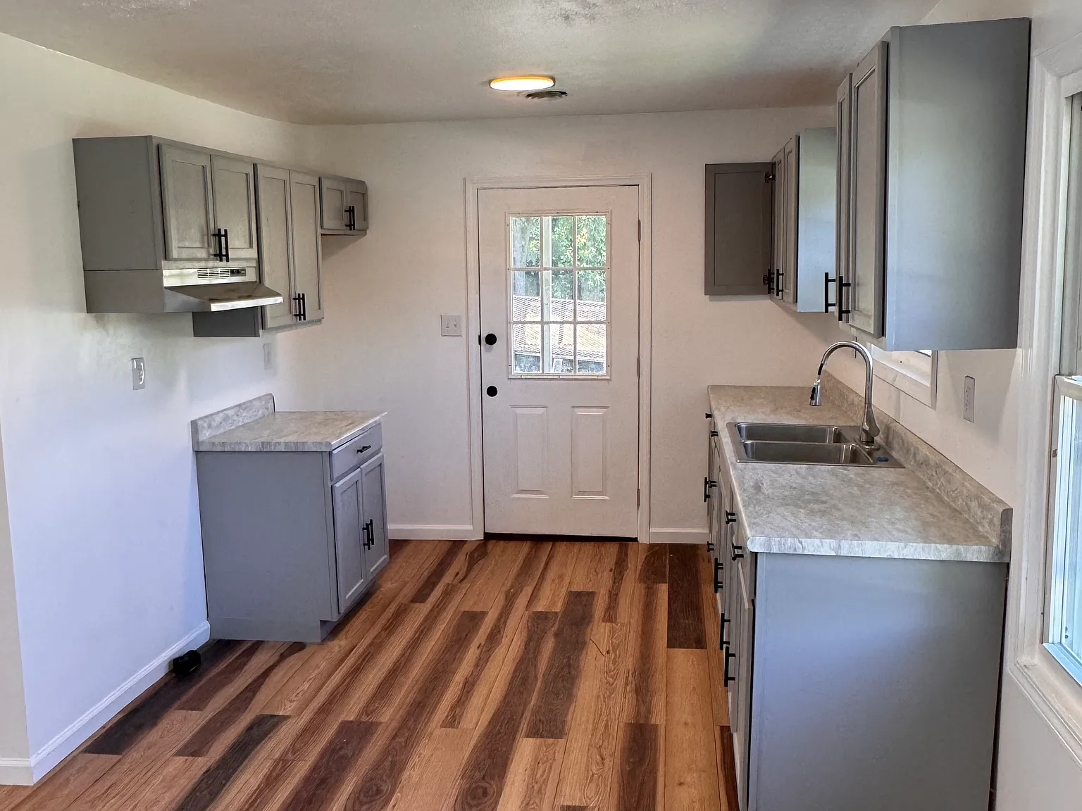 3 bed, 1200 sqft, $1,800 — Photo 3