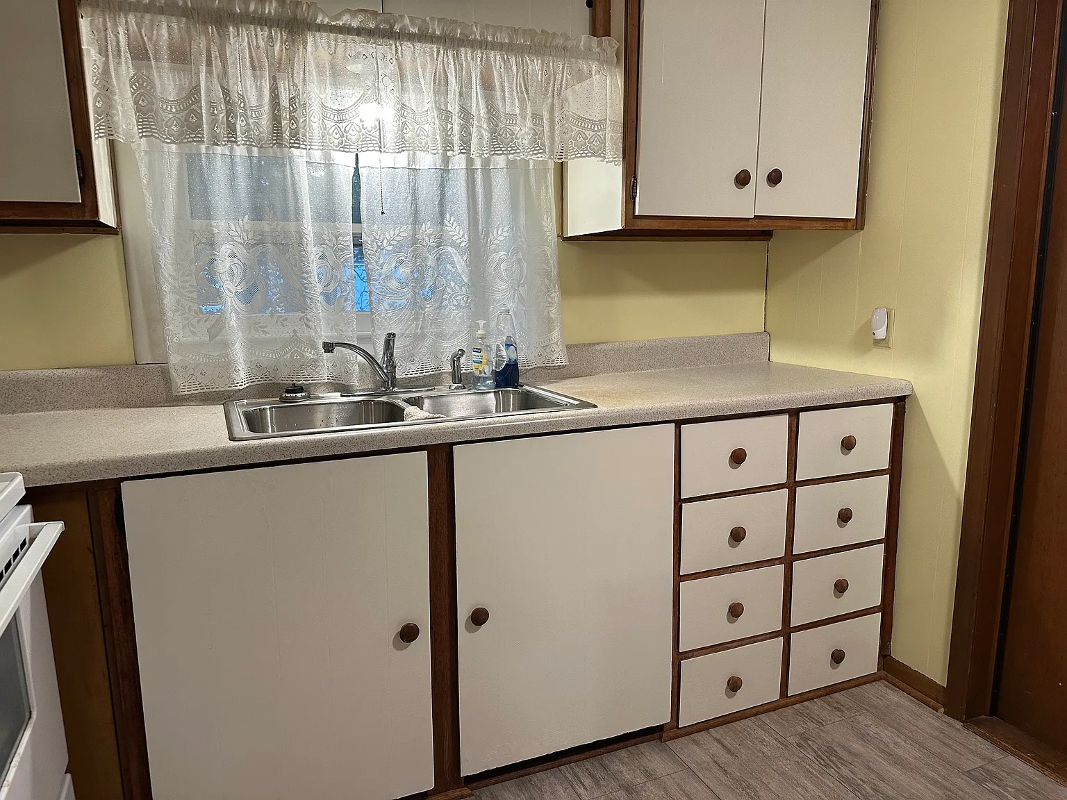 3 bed, 1100 sqft, $1,250 — Photo 2