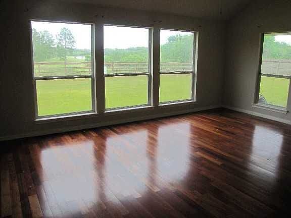 2nd image of 3203 Hickory Knoll Dr