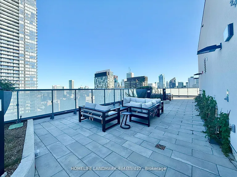280 Dundas St W #2713 — Photo 25