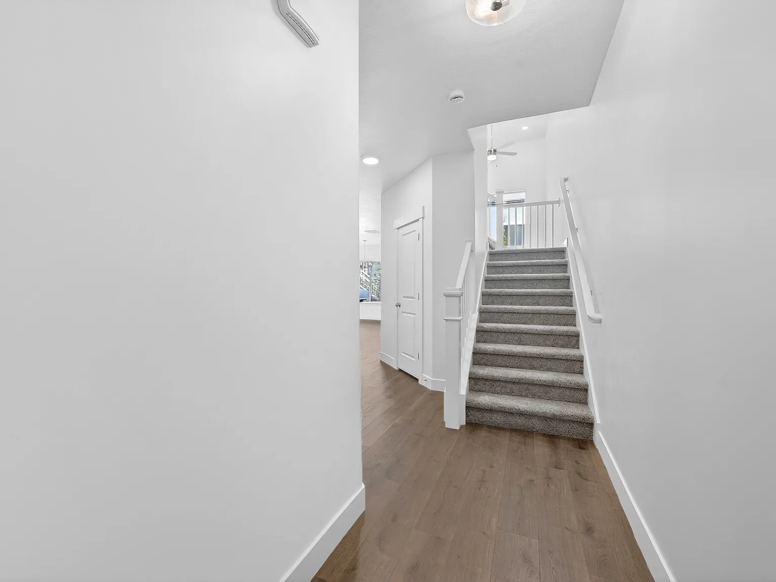 3 bed, 2.5 bath, 2321 sqft, $2,245 — Photo 3