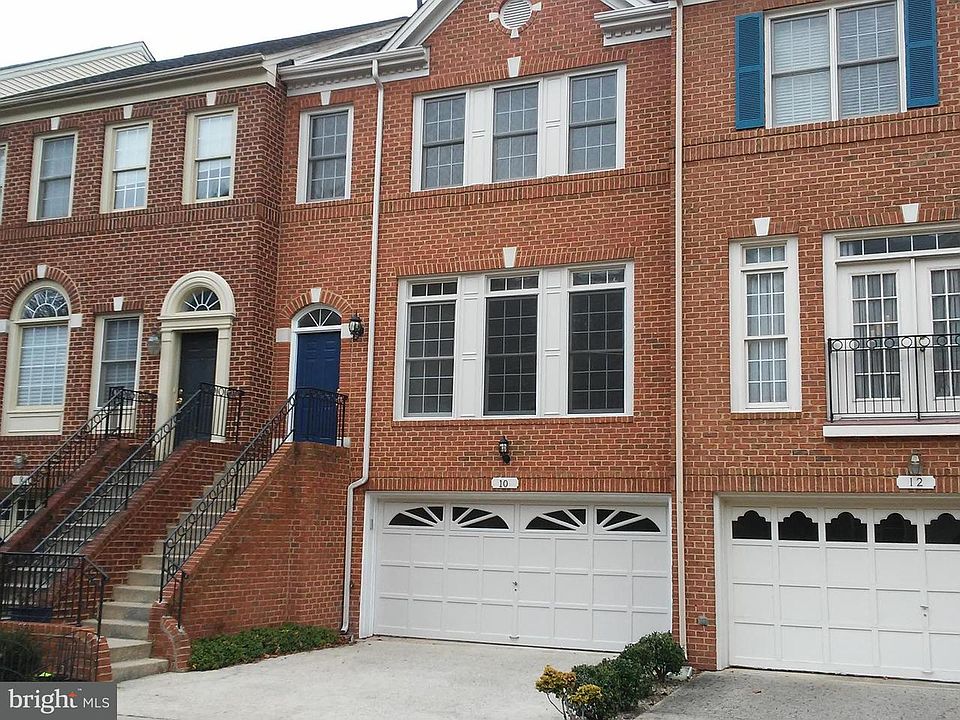 1st image of 10 Crofton Hill Ct