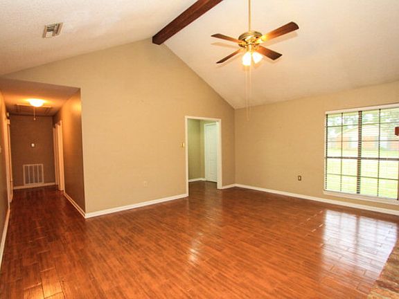 4th image of 410 Lee Dr