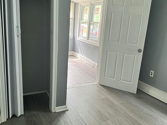 3rd image of 31 Saint James Pl #A