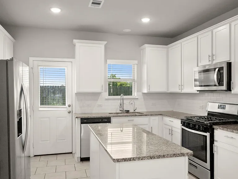 7446 French Quarter Ct — Photo 8