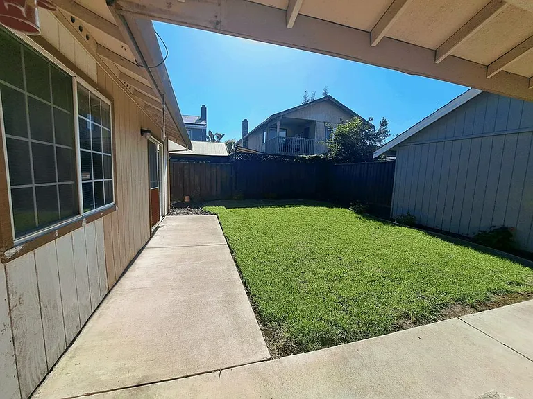 2680 Bonifacio Dr — Photo 8