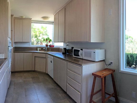 4th image of 403 La Marina Dr