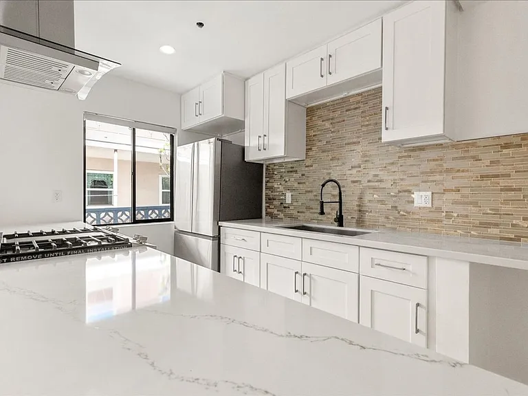 652 N Hayworth Ave #2 — Photo 5