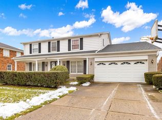 607 Canterbury Rd, Grosse Pointe Woods, MI 48236