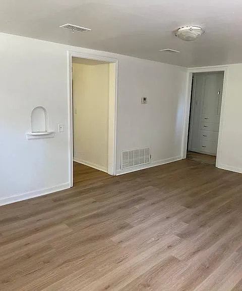 511 S Loomis Ave — Photo 5