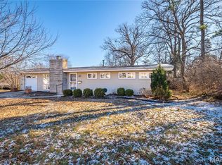 948 Volz Dr, Saint Louis, MO 63126