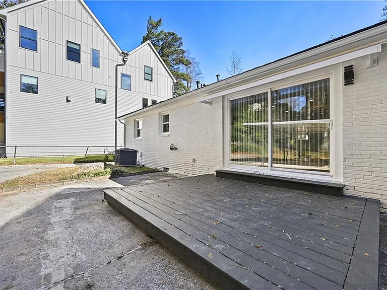 1728 Wayland Cir — Photo 17
