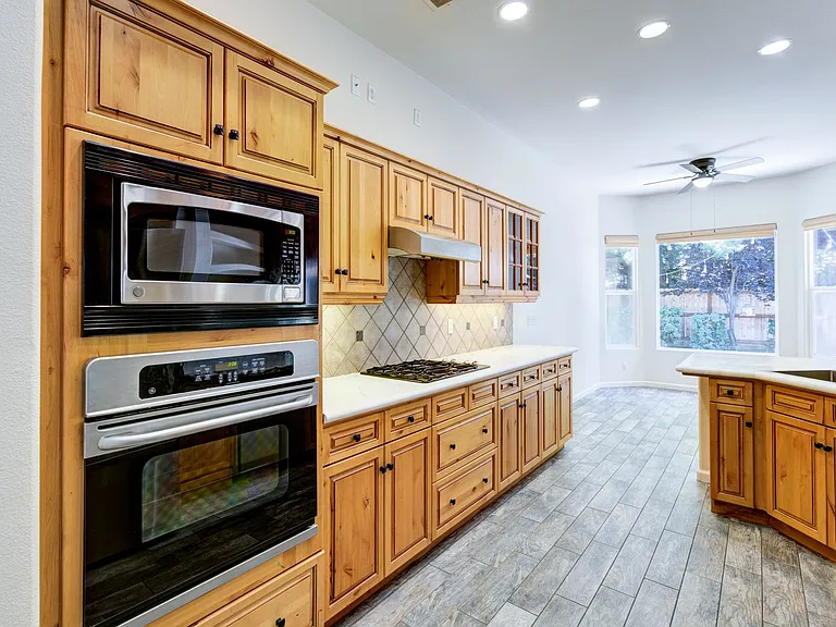 2418 Warner Ave — Photo 9