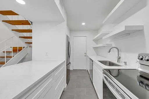 4618 Abbott Ave — Photo 4