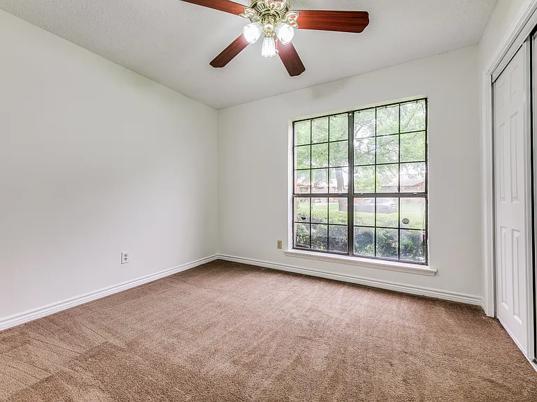 1607 Heather Glen Ct — Photo 15
